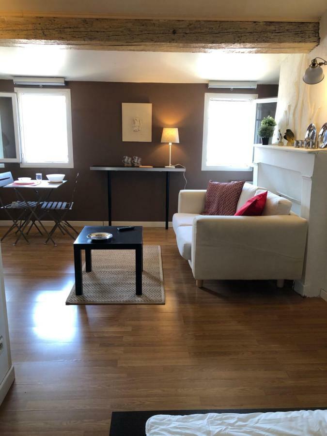 Sous Le Toit Pres De La Cathedrale St.Pierre Apartamento Montpellier Exterior foto